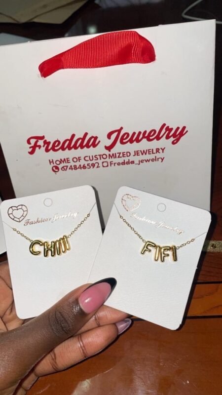 Personalized nameplate necklaces with the FreddaName gift bag